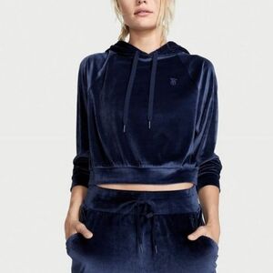 🎁 Victoria's Secret Velour Crop Top